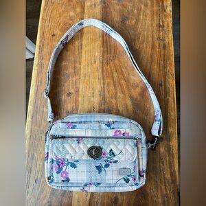 Lug Switch Convertible
Crossbody Bag in Plaid Floral Pearl/Sprinkles